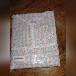 Womens The Country Store Nightgown, Size 3X. Brand New In Package!